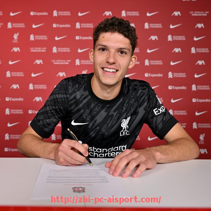 爱体育-目前效力于英超的日本现役足球运动员名单